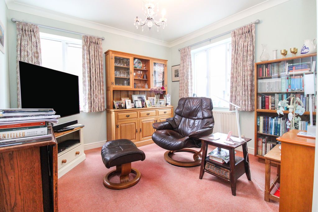 Property photo 3 of 14 Dining/Snug