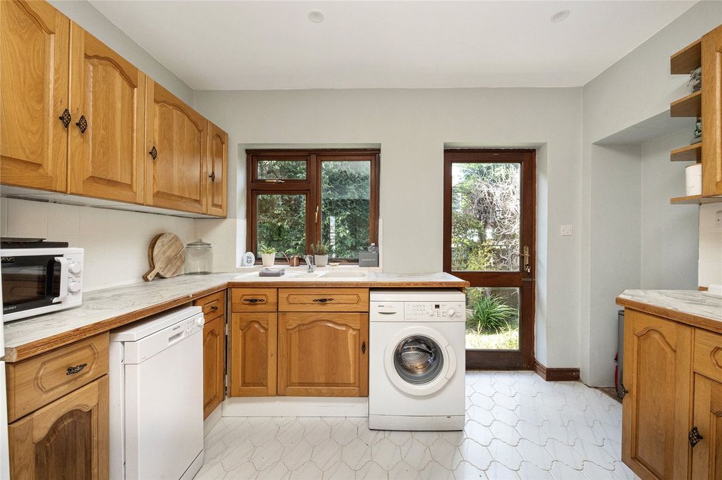 Property photo 2 of 22 Picture No. 30