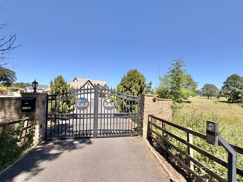 Property photo 2 of 41 Entrance Gate
