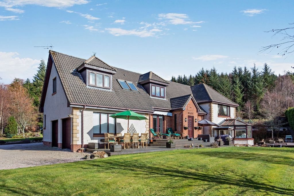 Property photo 1 of 40 Craggan House