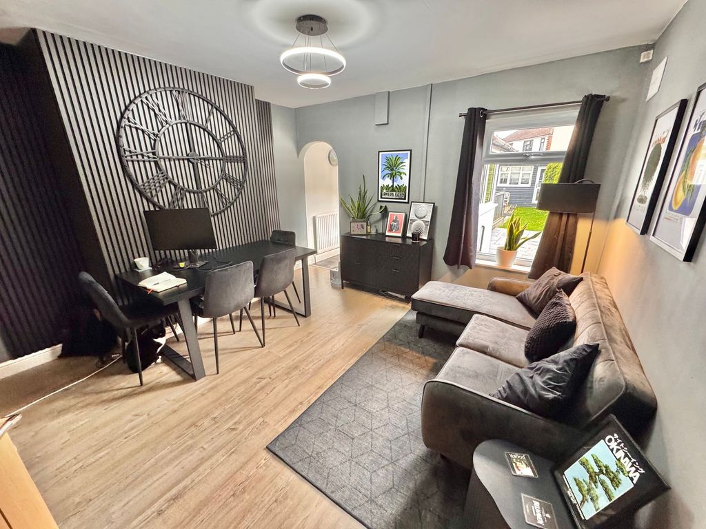 Property photo 3 of 27