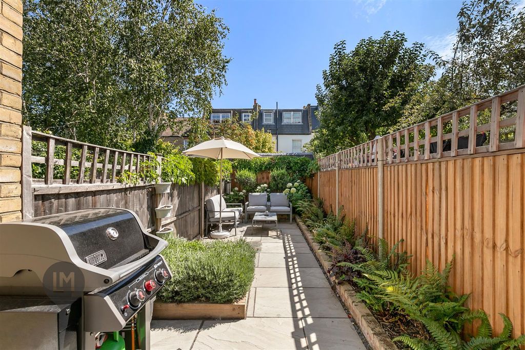 Property photo 1 of 7 Garden