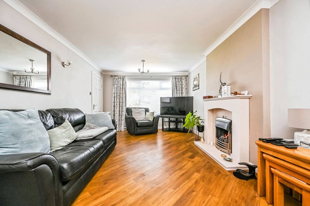 Property photo 3 of 17 Photo