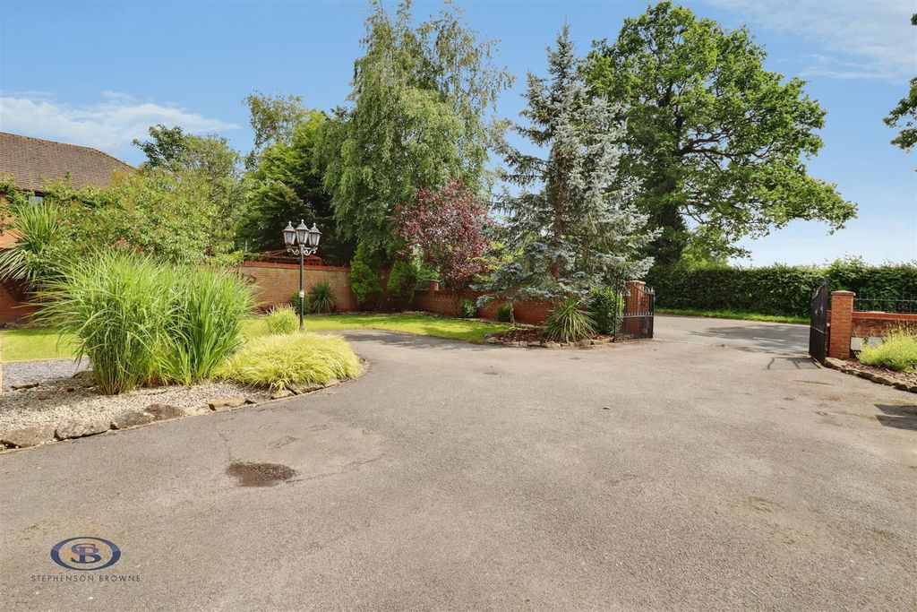 Property photo 2 of 41