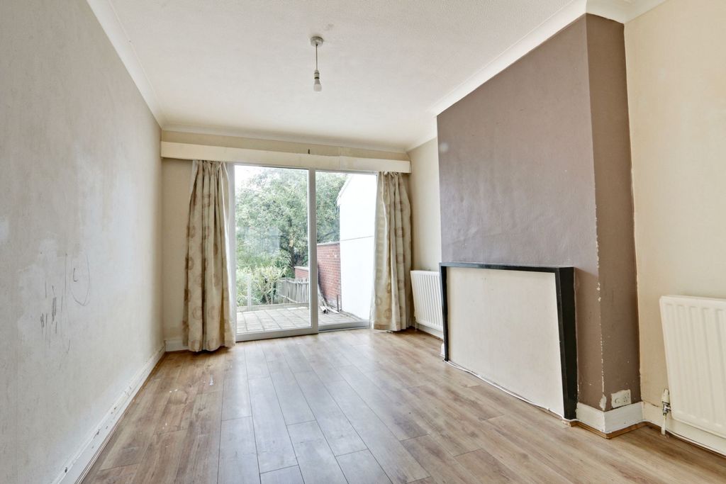 Property photo 3 of 15 Photo 2