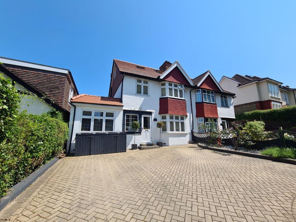 Property photo 1 of 32