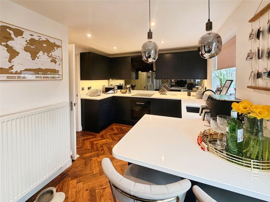 Property photo 3 of 28 Kitchen