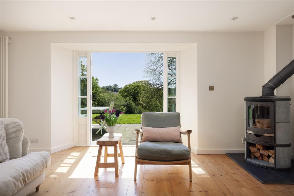 Property photo 3 of 48