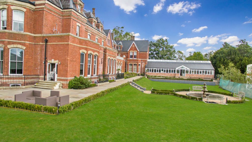 Property photo 1 of 19