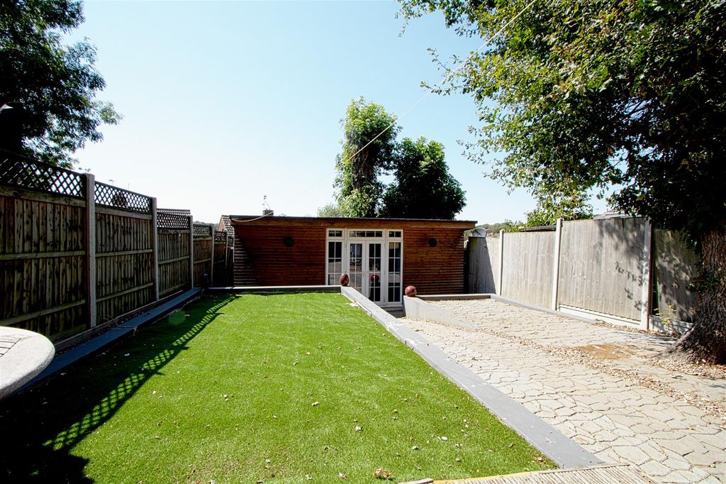Property photo 2 of 14 Garden.Jpg