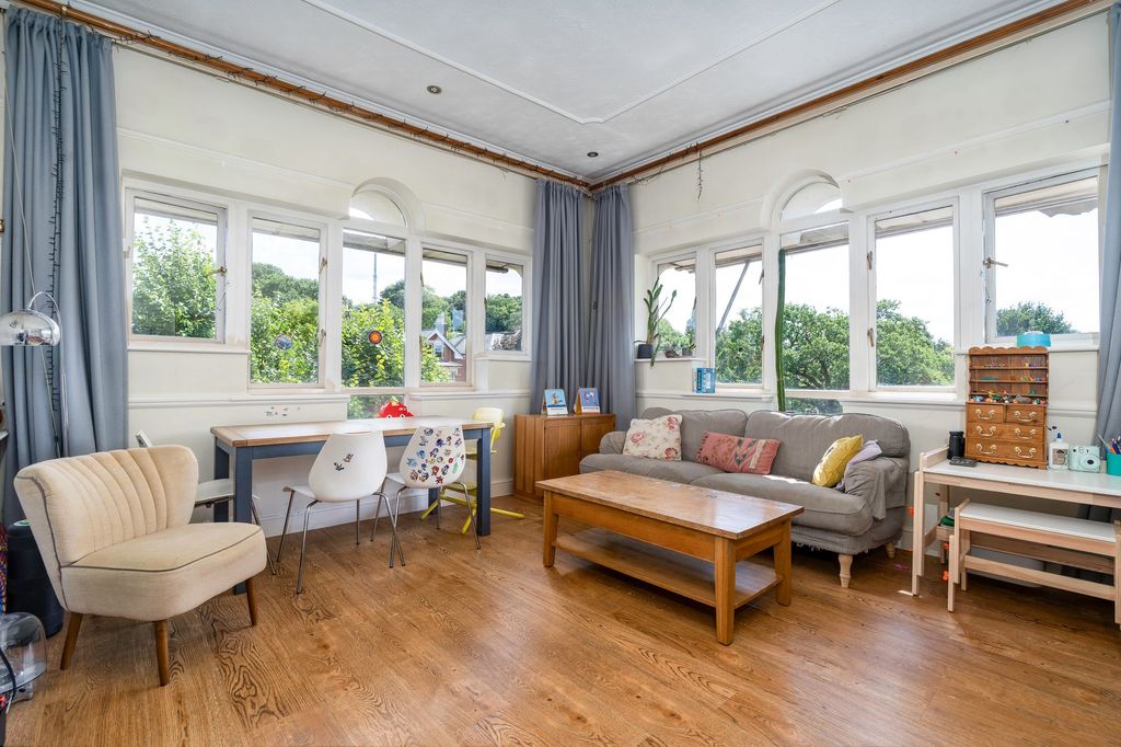 Property photo 2 of 17 Reception For Sale 3 Bedroom Flat Conservatory Court Upper Nowood Se19 Www.Steele.London