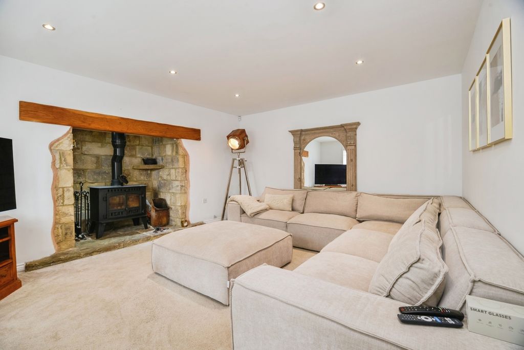 Property photo 3 of 25 Pbox-Img.Jpg