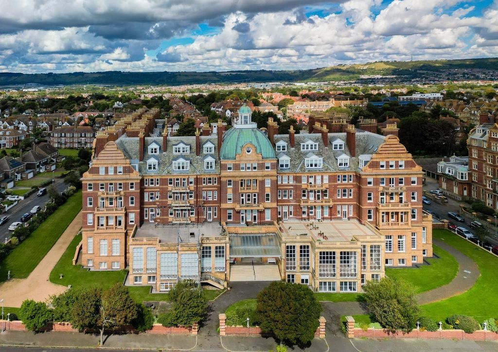 Property photo 2 of 19 The Metropole