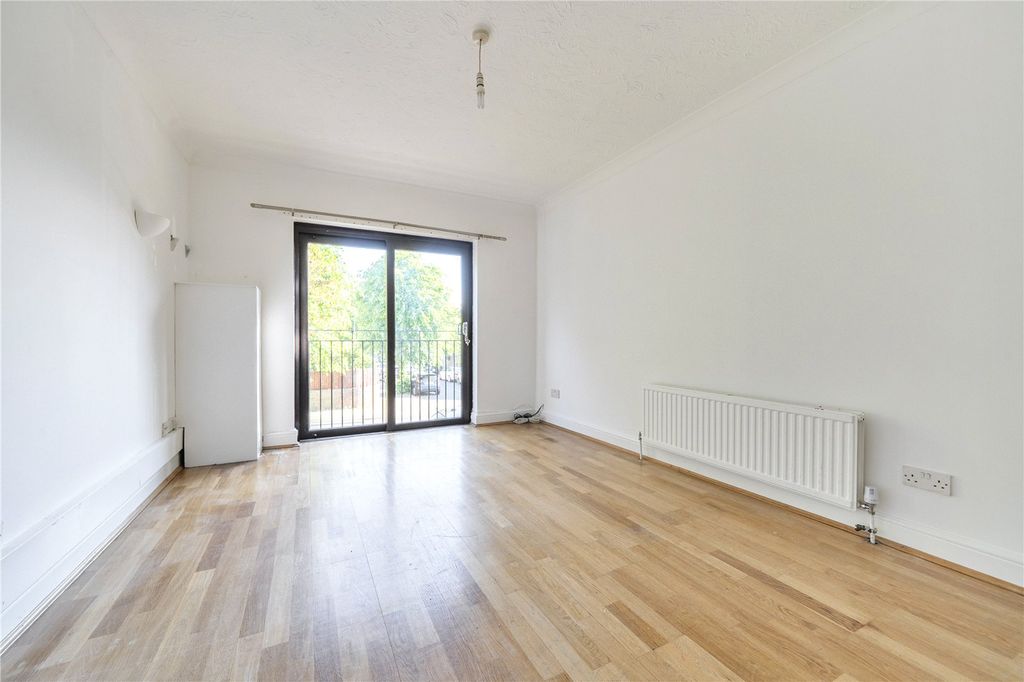 Property photo 2 of 20 Picture No. 24