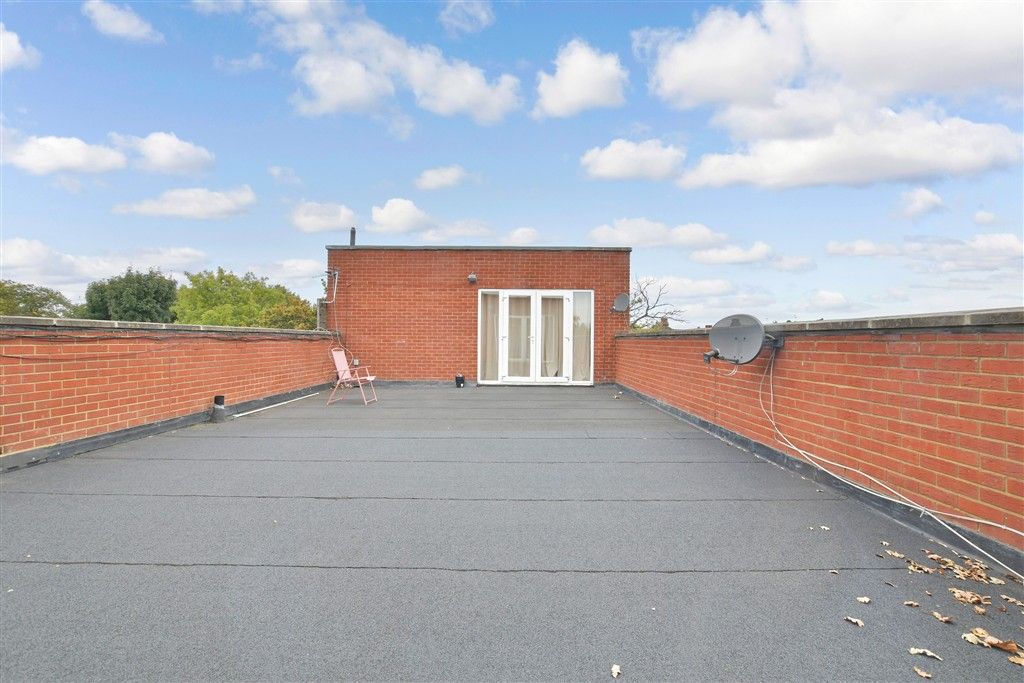 Property photo 2 of 8 Balcony / Terrace