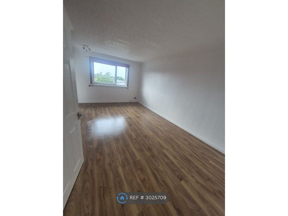 Property photo 2 of 6 Living Room