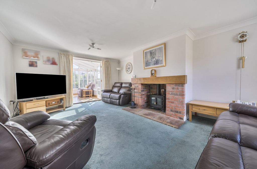 Property photo 2 of 29 1336053-23-68935c...