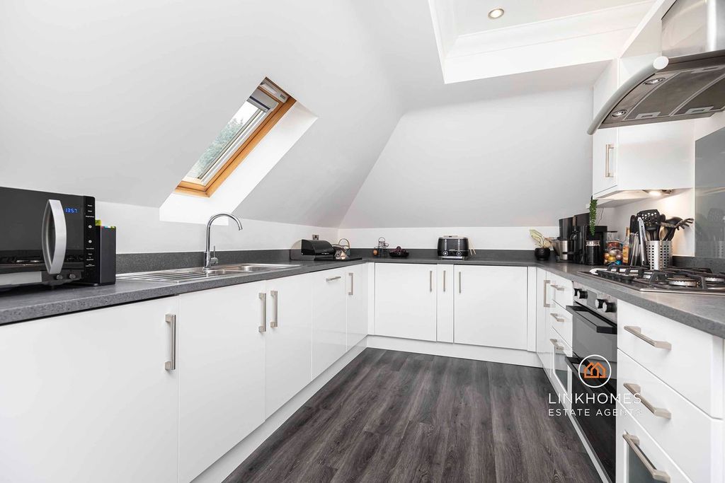 Property photo 2 of 21