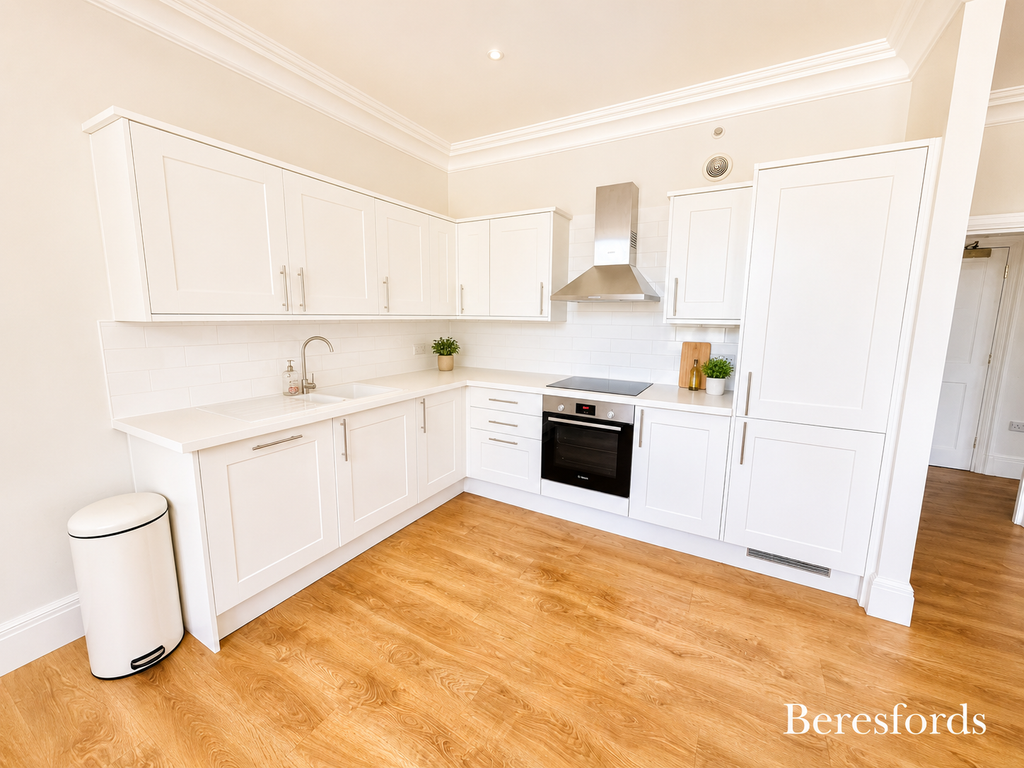 Property photo 3 of 10 Kitchen