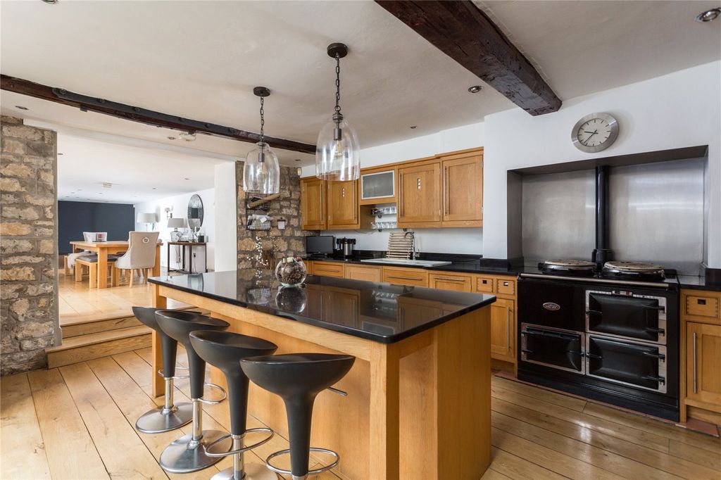 Property photo 3 of 30 Kitchen