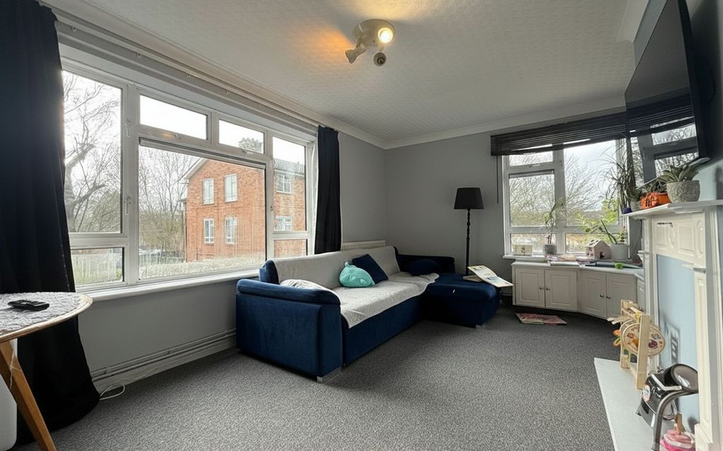 Property photo 2 of 8