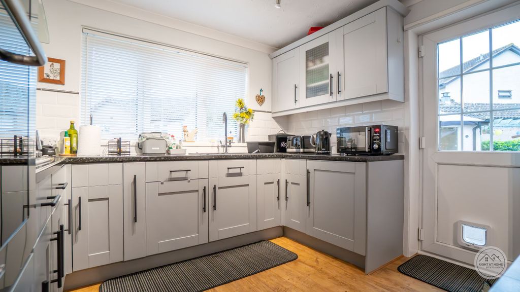 Property photo 3 of 24