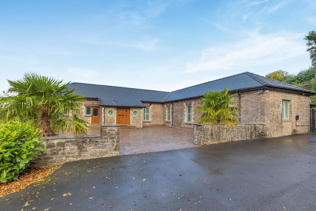 Property photo 2 of 31