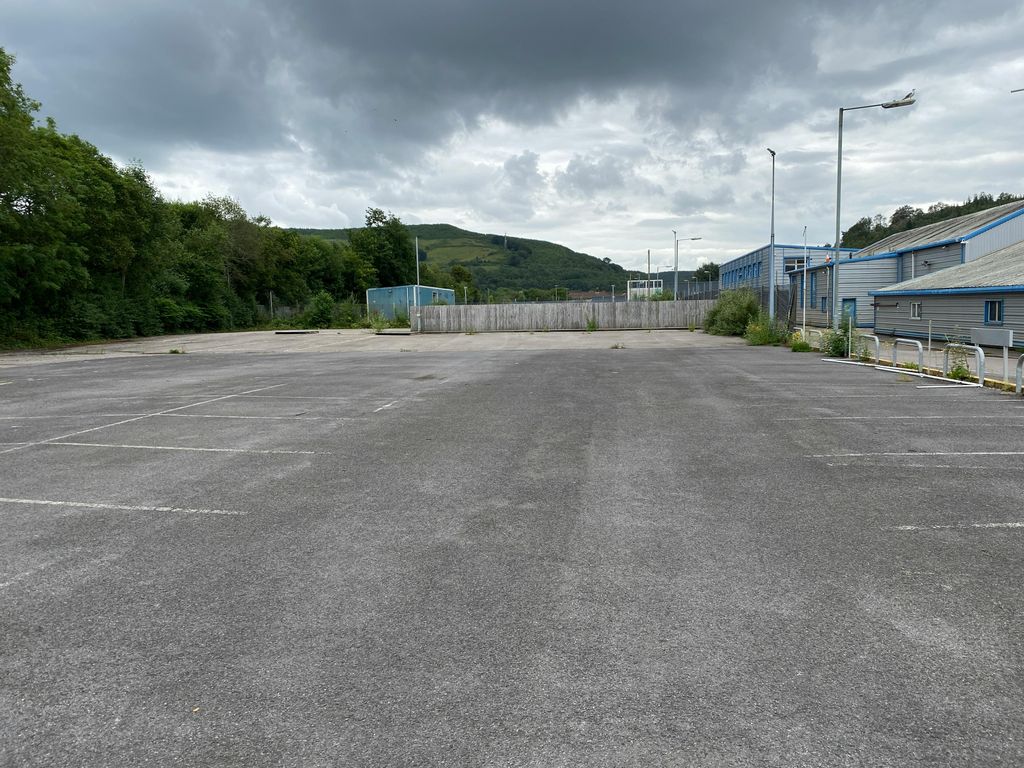 Property photo 2 of 7 F1 & 2 Yard Treforest.Jpg