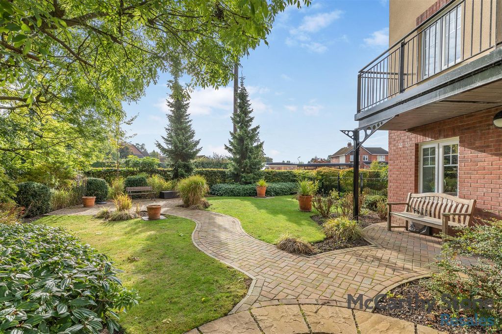Property photo 3 of 27 8664601-Exterior06.Jpg