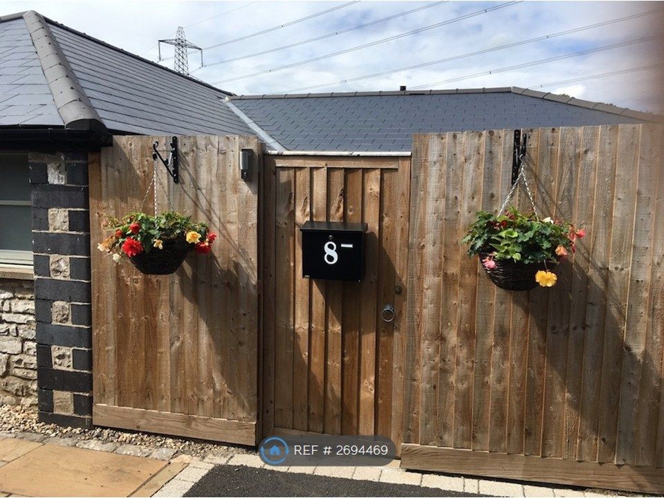 Property photo 2 of 19 Lockable Front Gate