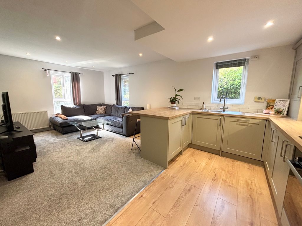 Property photo 3 of 10 Img_4364