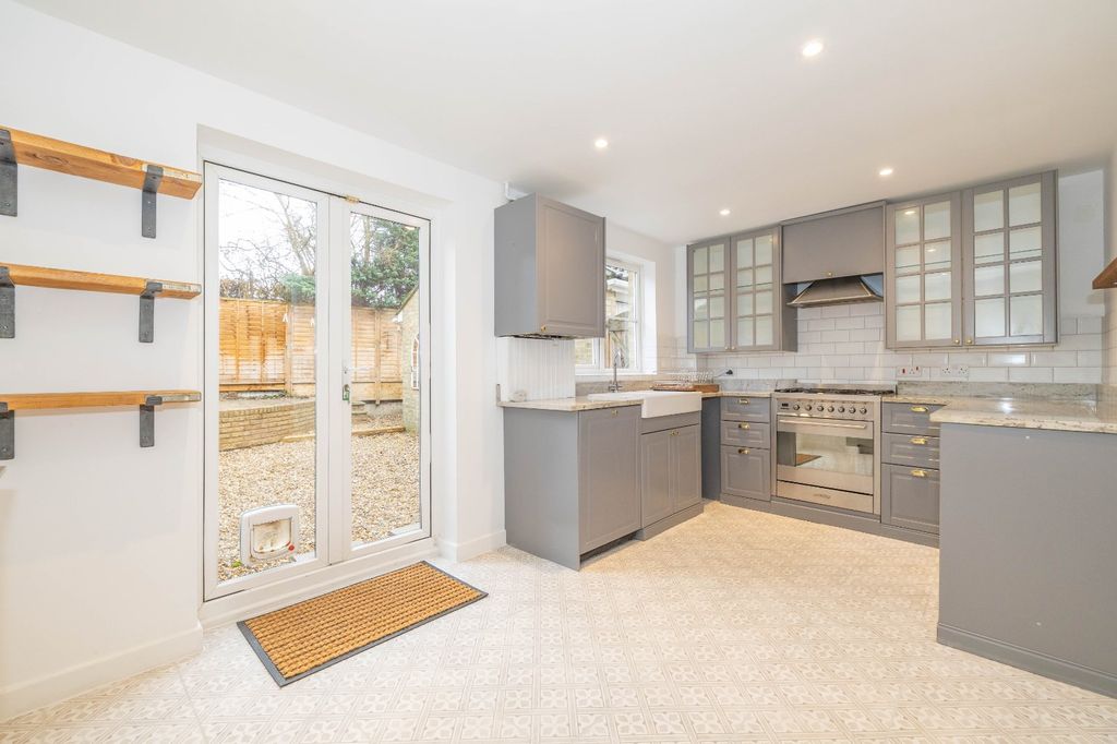 Property photo 3 of 12 Picture 3