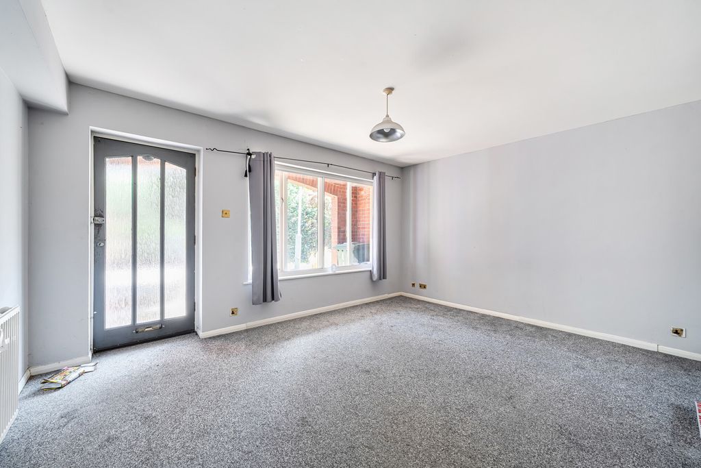 Property photo 3 of 13 1511561-8-6A87038...