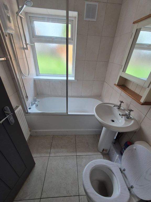 Property photo 1 of 10 3 Rooms Shared End Terrace To Rent Torrey Grove, Birmingham B8