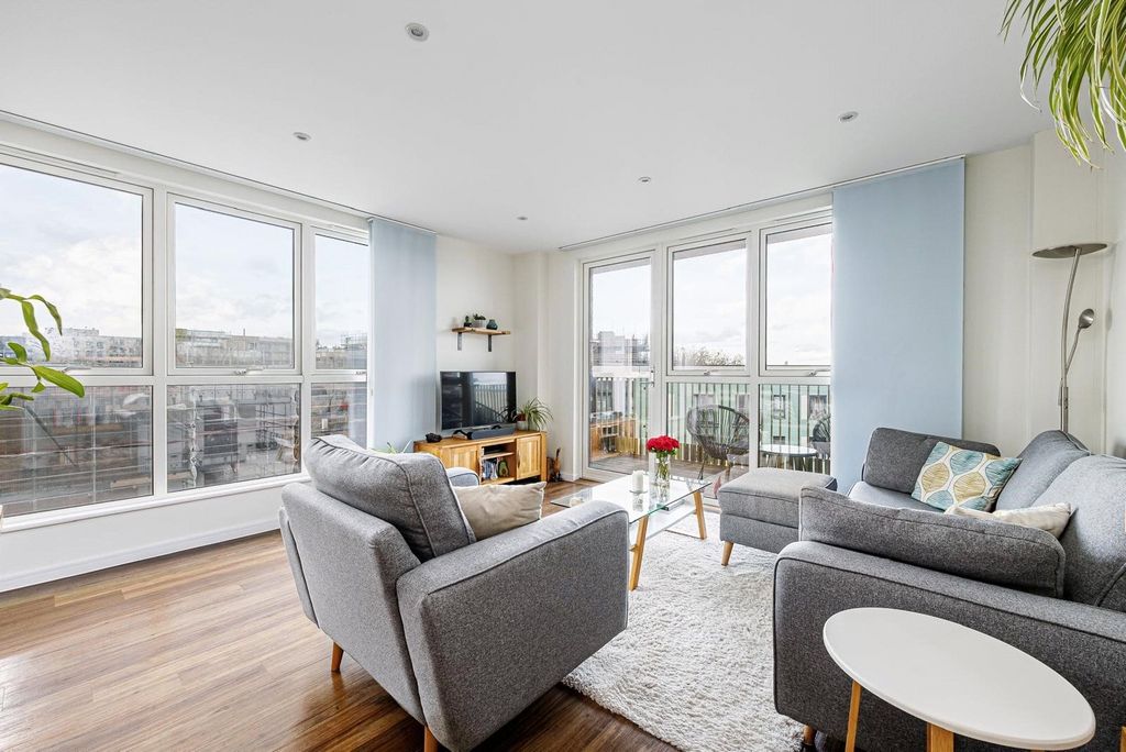 Property photo 1 of 11 Reception Room