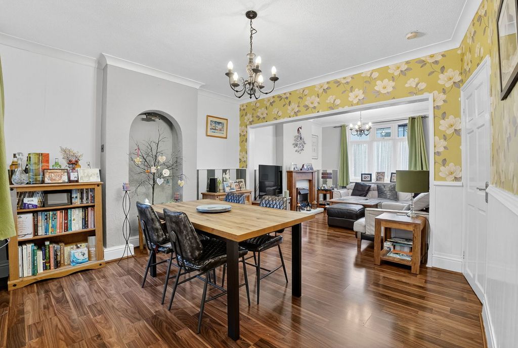 Property photo 2 of 29