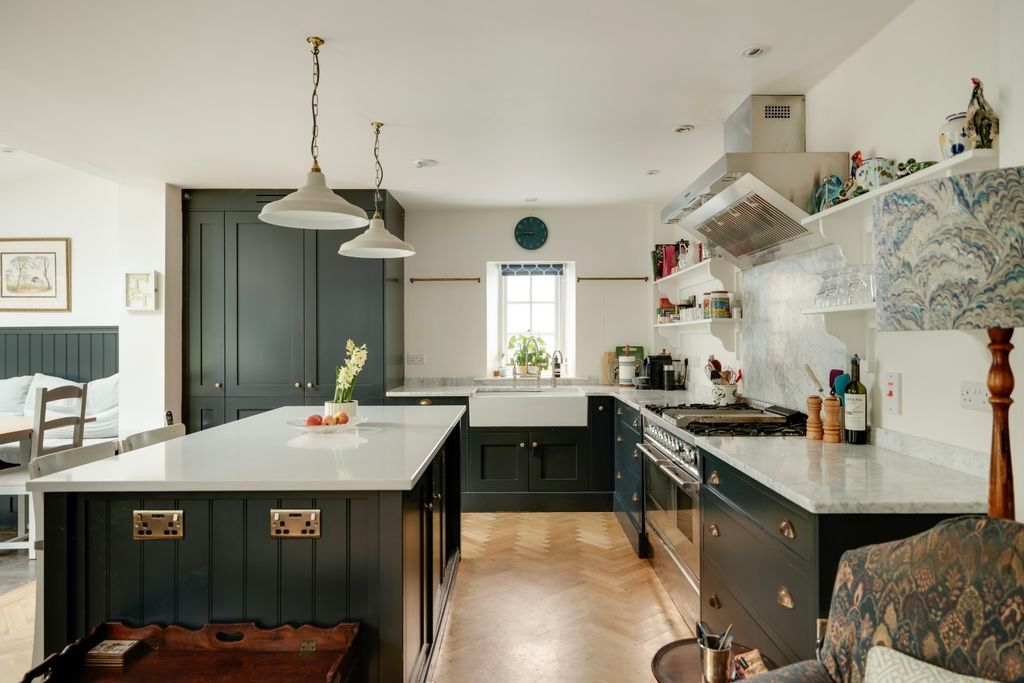 Property photo 3 of 19 Kitchen