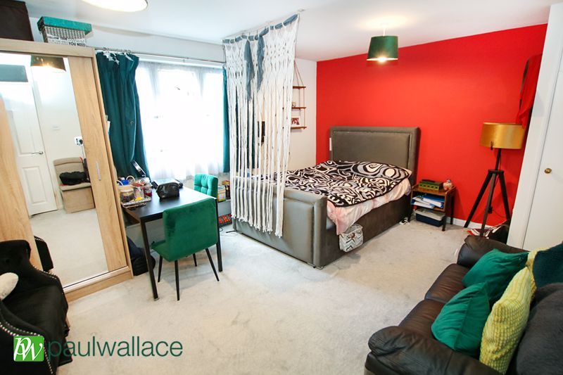 Property photo 2 of 5 Studio Lounge/Bedroom