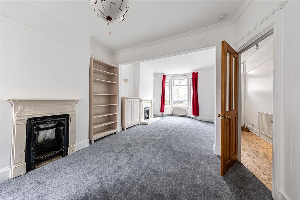 Property photo 2 of 22