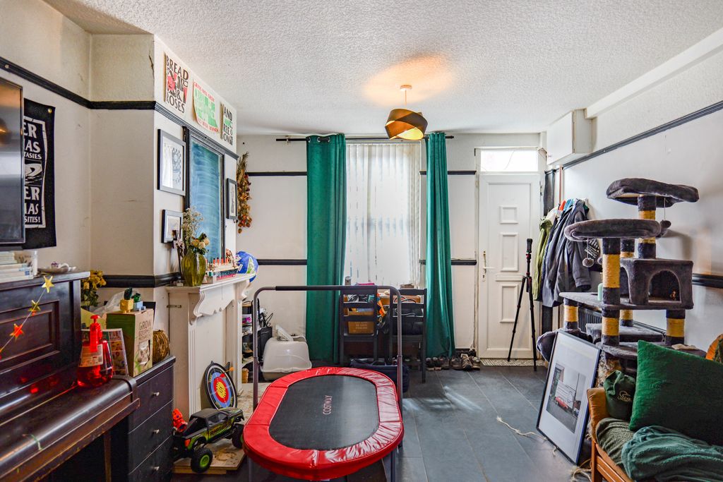 Property photo 2 of 24
