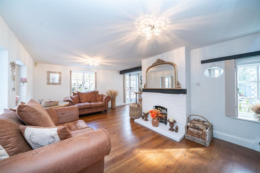 Property photo 3 of 18 105B-High-Street-1138.Jpg