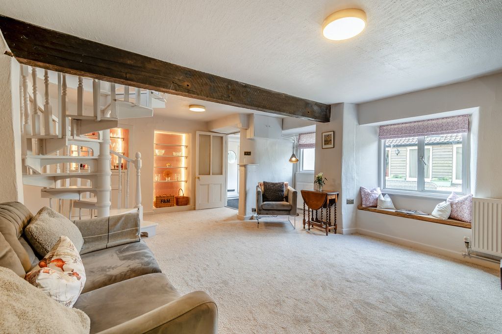 Property photo 3 of 24