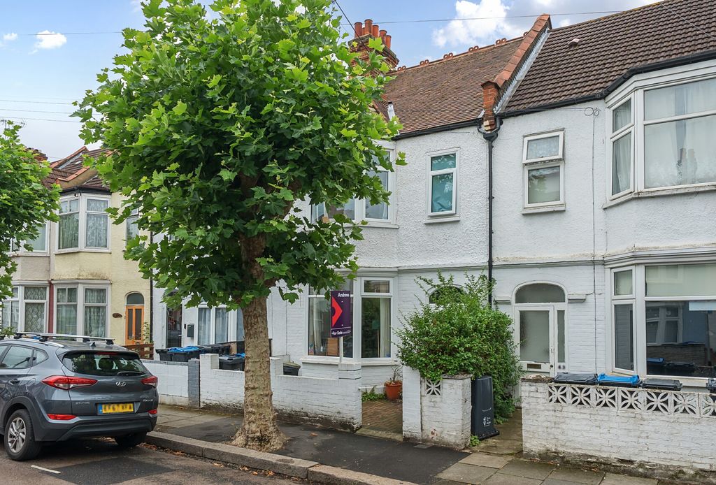 Property photo 1 of 17 1329555-18-688B3c...