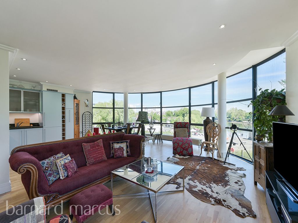 Property photo 1 of 8 Living Room