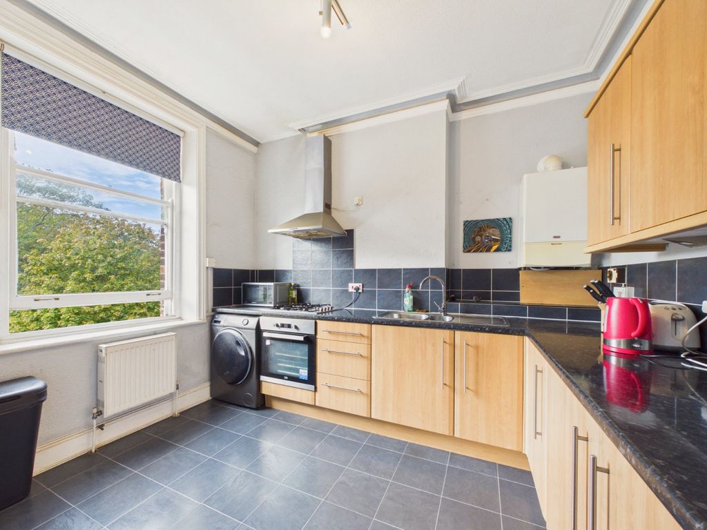 Property photo 3 of 17 Kitchen