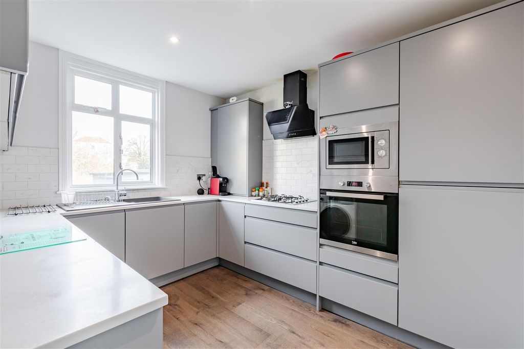 Property photo 3 of 12 Kitchen