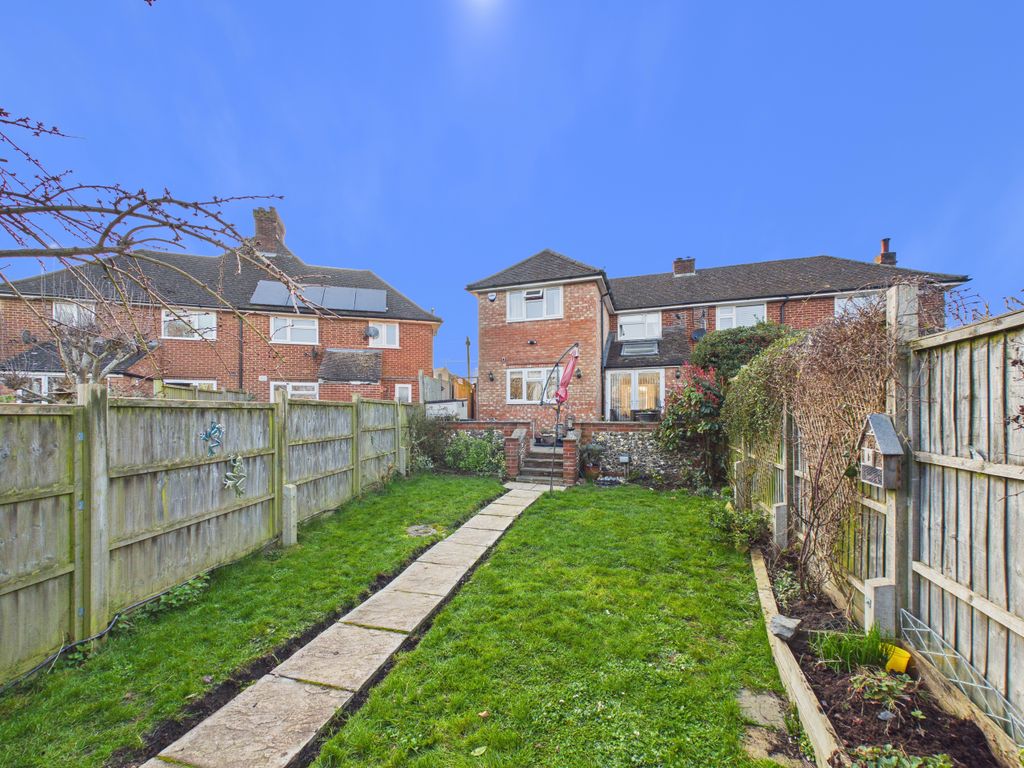 Property photo 1 of 14 Cam01984G0-Pr0565-Still048