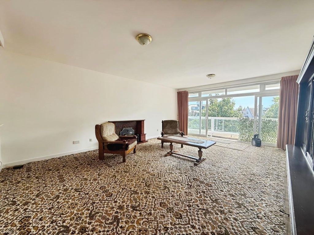 Property photo 3 of 13 Bb5F72B2-Lounge.Jpg