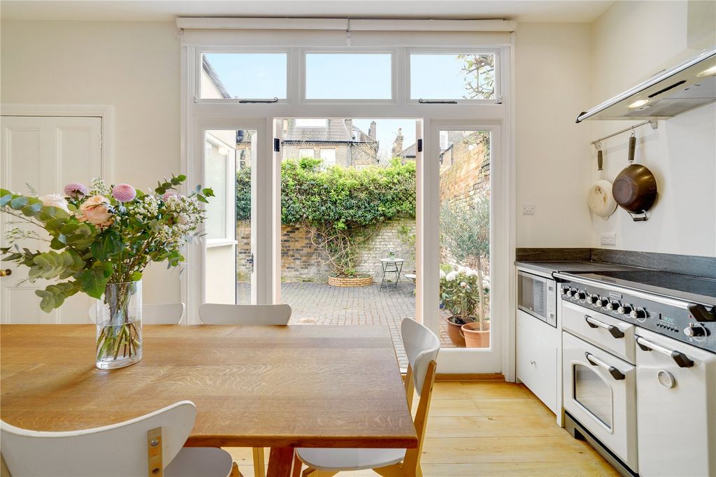 Property photo 3 of 16 Picture No. 22