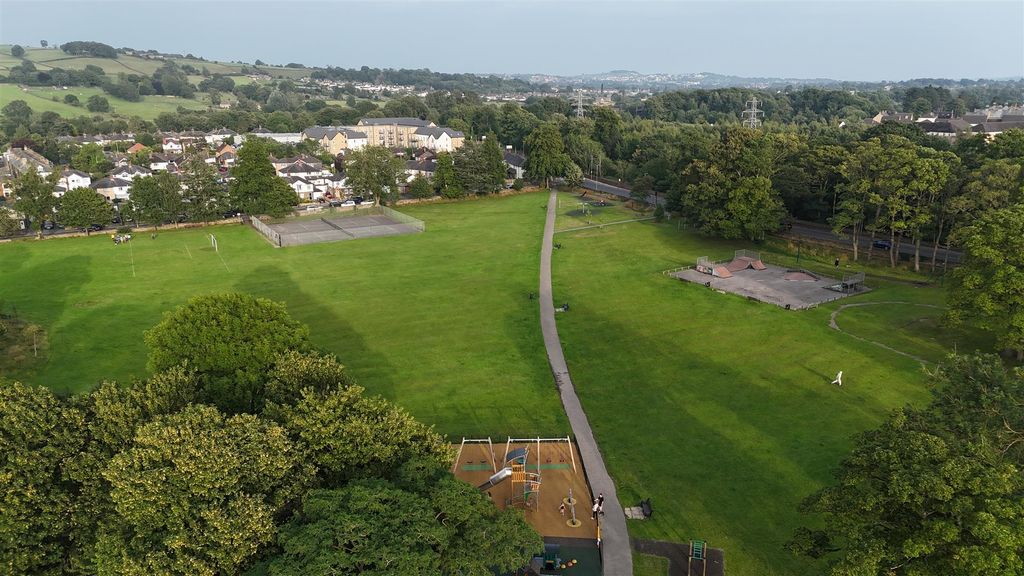 Property photo 3 of 21 Adjacent Park